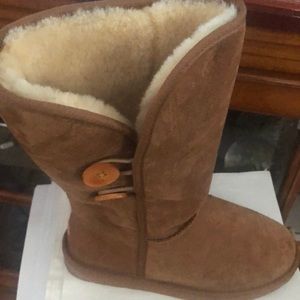 EMU boots , size 8 , brown w/furry insides